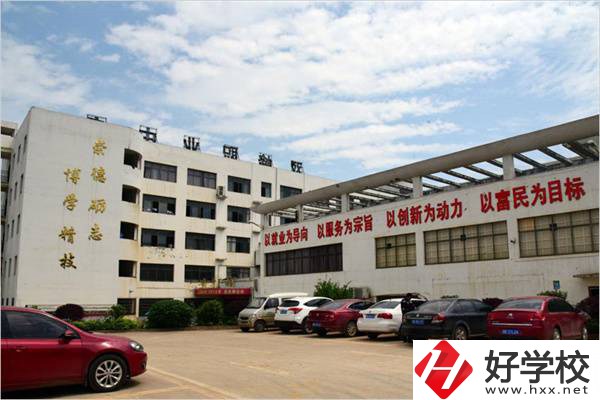 湖南有沒有招收復讀生的中專學校？有哪些招生專業(yè)？