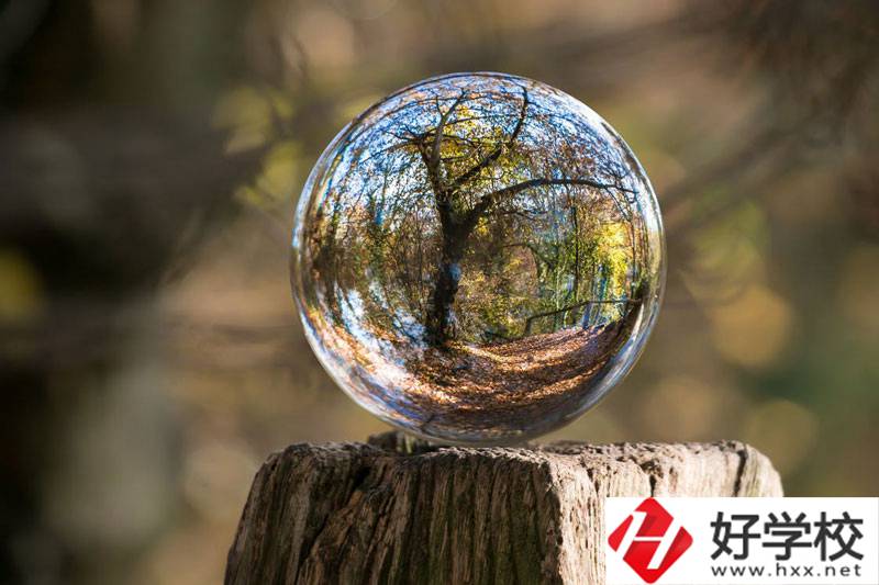 郴州中職學校排名前三的，學校環(huán)境都不錯！