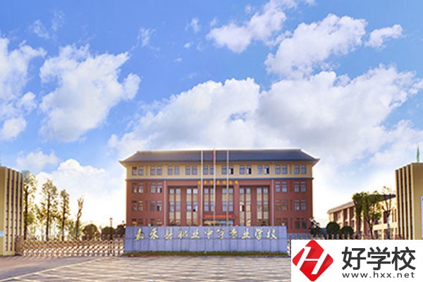 想在郴州市嘉禾縣中專(zhuān)職校讀書(shū)，選什么專(zhuān)業(yè)比較好？