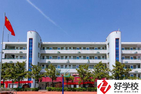 株洲軌道交通職業(yè)技術(shù)學(xué)校是公辦還是民辦？環(huán)境如何？