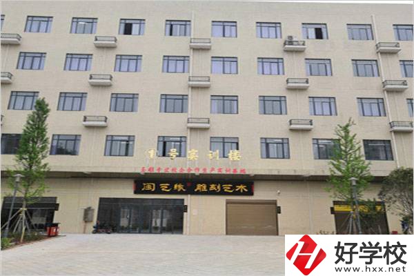 郴州市臨武縣中專學(xué)校有什么專業(yè)？畢業(yè)能做什么？