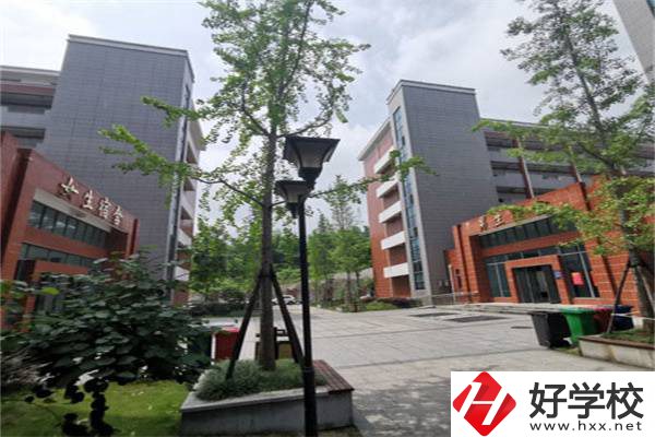 湖南有學(xué)服裝設(shè)計與工藝專業(yè)的職校嗎？就業(yè)情況如何？