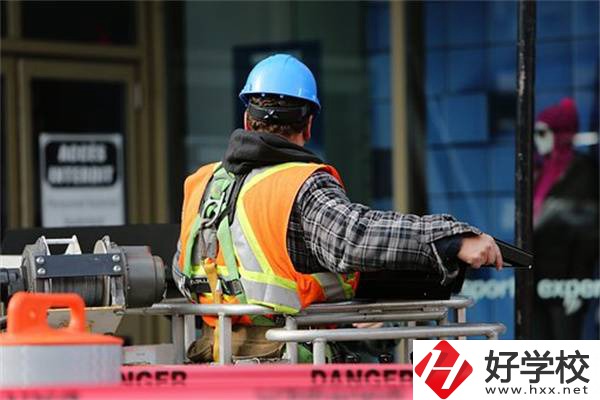 湖南中職學(xué)校什么專業(yè)“錢”途最好？有什么優(yōu)缺點？