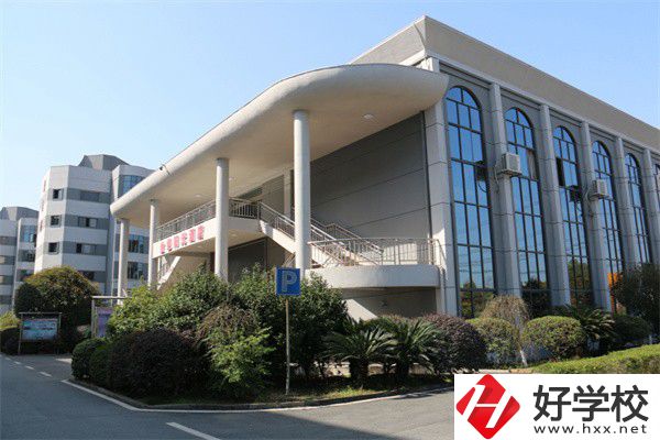 湖南有特色專業(yè)的中專有哪幾所？特色在哪里？