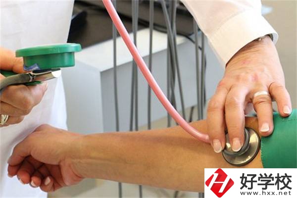 郴州有開(kāi)設(shè)護(hù)理專業(yè)的中職嗎？哪些專業(yè)開(kāi)設(shè)較多？