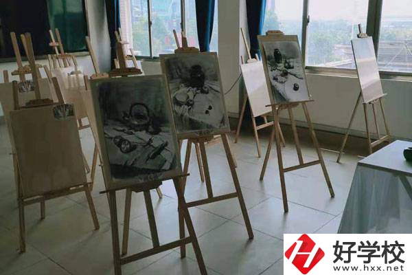 衡陽市文華藝術(shù)學(xué)校有哪些特色專業(yè)？
