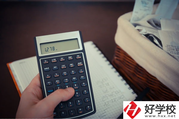 想在長(zhǎng)沙學(xué)會(huì)計(jì)專業(yè)，哪些中專學(xué)校好?