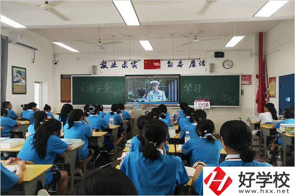 湖南八年級(jí)畢業(yè)能上中專嗎？要看哪些成績(jī)？
