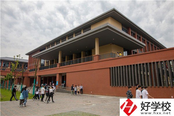 常德財(cái)經(jīng)學(xué)校的辦學(xué)條件怎么樣？