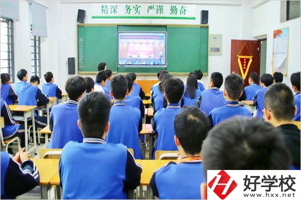 長沙華中涉外職業(yè)高中的商務(wù)日語專業(yè)怎么樣？學(xué)費(fèi)貴嗎？