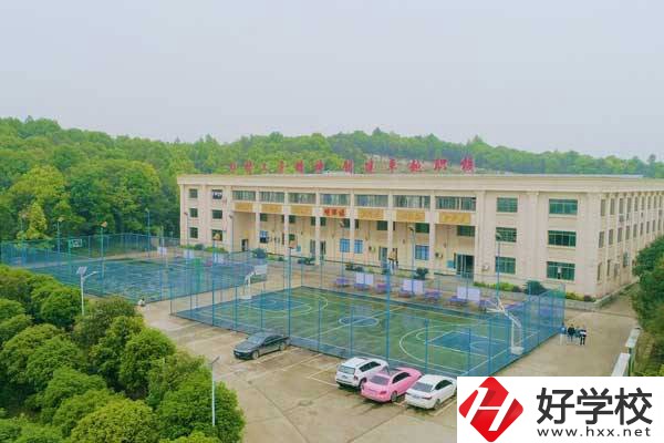 長沙市湘華中等職業(yè)學校地址在哪？校長是誰？