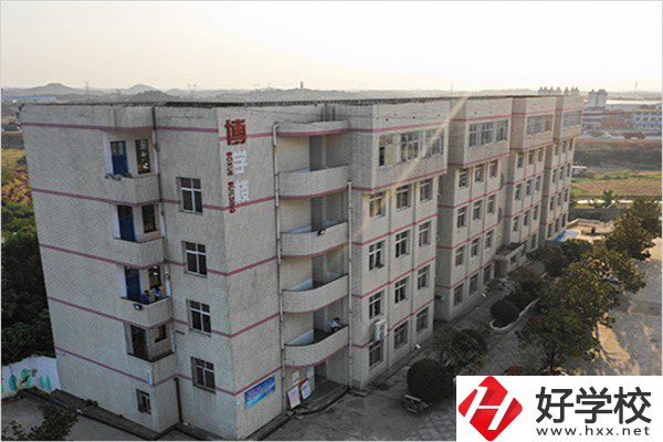 湘潭有開設(shè)航空服務(wù)專業(yè)的中職學(xué)校嗎？學(xué)費(fèi)是多少？