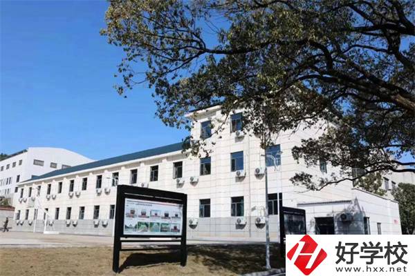 湖南有國家正規(guī)民辦技校嗎？民辦技校真的不值得讀嗎？