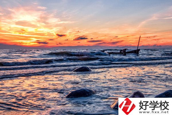 如何報名湖南護理學校？學費是多少？