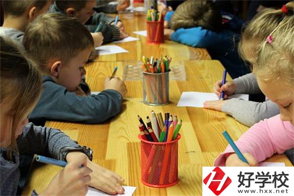 在湖南想當(dāng)老師可以學(xué)哪些專業(yè)？需要考證嗎？
