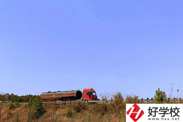 隆回湖湘職業(yè)中專(zhuān)學(xué)校值得學(xué)生報(bào)考么？