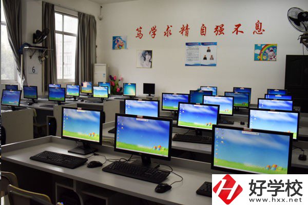 益陽哪些中職學(xué)校可以學(xué)美術(shù)設(shè)計類專業(yè)？學(xué)費貴不貴？