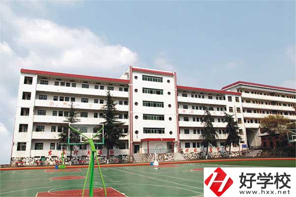 益陽的技工學(xué)校什么時(shí)候可以報(bào)名？入學(xué)需要注意什么？