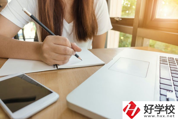 南岳區(qū)職業(yè)中等專業(yè)學(xué)校環(huán)境好不好，宿舍怎么樣？