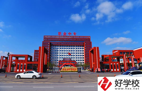 華容縣職業(yè)中專值得報考么？學(xué)校環(huán)境怎么樣？