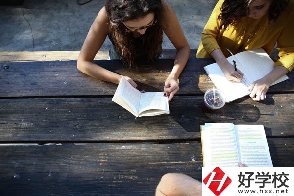 在懷化有什么職?？梢詫W(xué)習(xí)幼師？好不好？