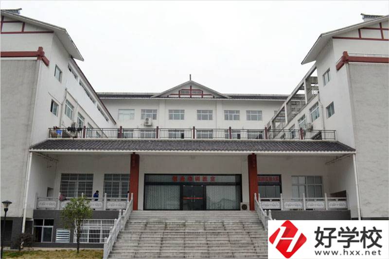武陵源區(qū)旅游職業(yè)學校的專業(yè)情況怎么樣？