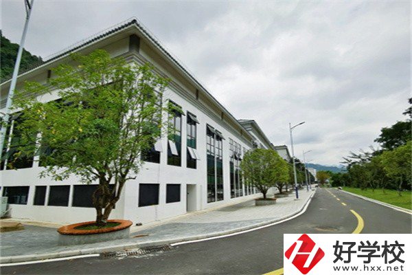 張家界公辦職高有哪幾所？一年學(xué)費(fèi)多少？