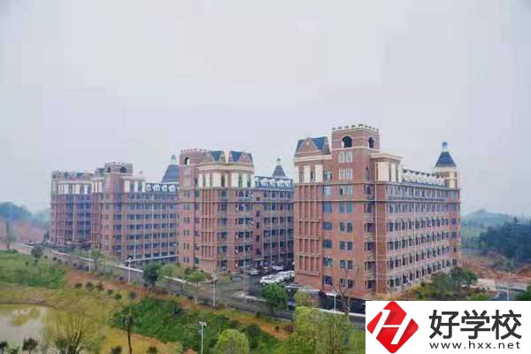 長(zhǎng)沙市拔萃中等職業(yè)學(xué)校地址在哪？有哪些來(lái)校路線？