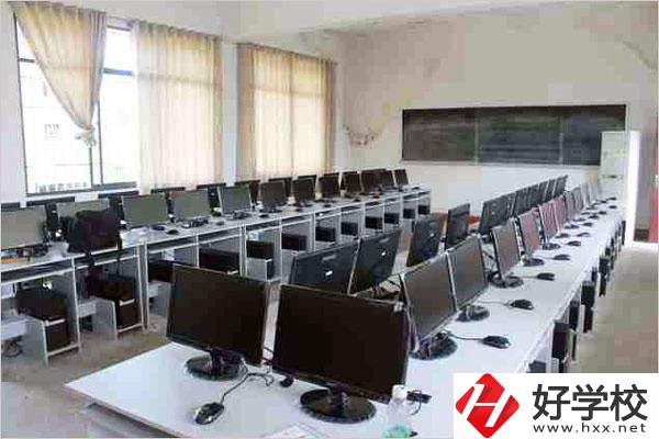 永州市第二技工學(xué)校是公辦還是民辦？辦學(xué)條件怎么樣？