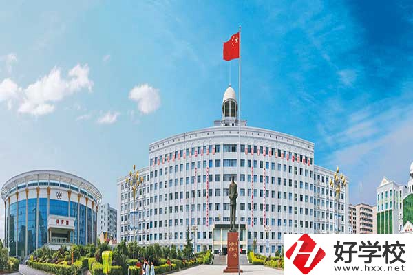 在衡陽學航空服務(wù)專業(yè)有什么要求？學費貴嗎？