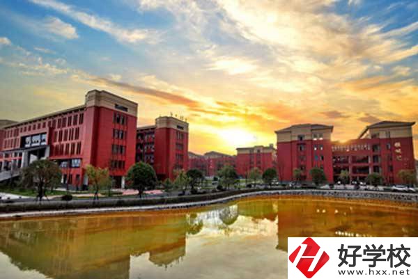桃江縣職業(yè)中專開設了哪些熱門專業(yè)？