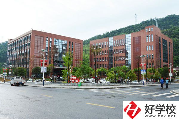 安化縣職業(yè)中專學(xué)校怎么樣，有哪些特色專業(yè)？