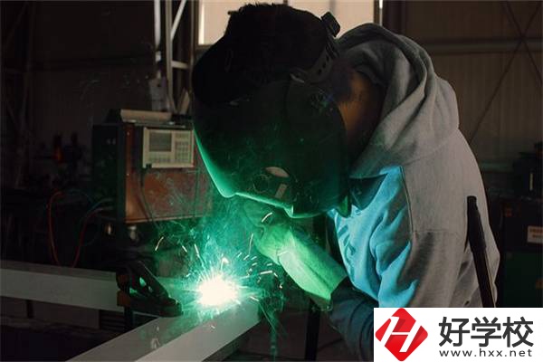 在湖南選擇技校就讀有什么優(yōu)勢？讀技校怎么樣？