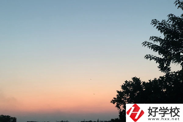 湖南有可以學(xué)口腔醫(yī)學(xué)的中專學(xué)校嗎？要求有哪些？