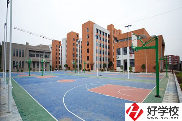 鳳凰縣職業(yè)中專學校有哪些熱門專業(yè)？