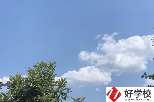 永州湘南職業(yè)技術(shù)學(xué)校環(huán)境以及食堂環(huán)境怎么樣？