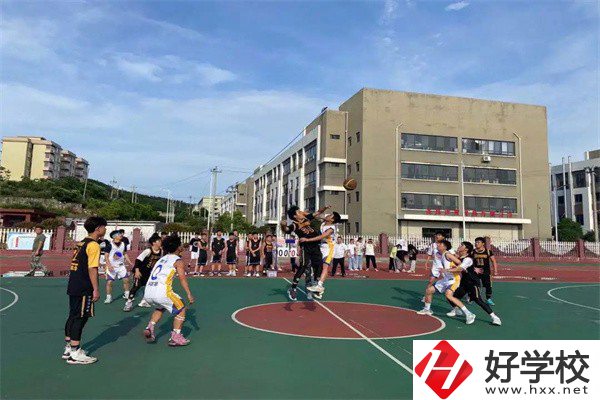 郴州市城市經(jīng)濟(jì)職校的管理嚴(yán)格嗎？