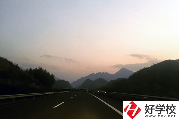 常德財經(jīng)中等專業(yè)學(xué)校重點(diǎn)建設(shè)的專業(yè)有哪些？