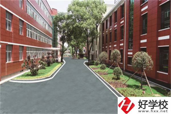 在婁底有開(kāi)設(shè)航空專業(yè)的職校嗎？學(xué)航空專業(yè)有前途嗎？