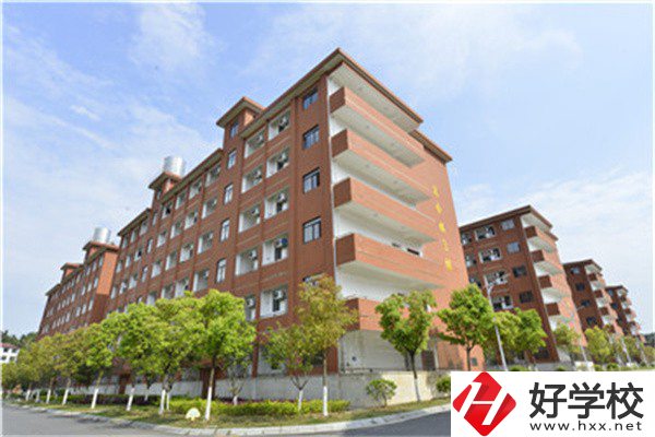 湘中幼兒師范高等專科學校(中職部)如何？是公辦嗎？