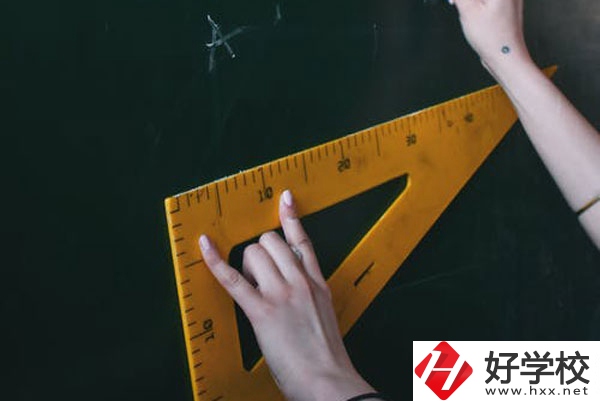 郴州市第一職業(yè)中專的學(xué)費(fèi)多少錢？值得讀嗎？