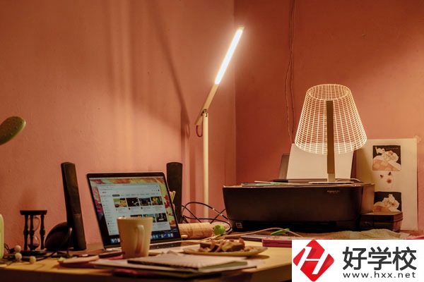 寧遠(yuǎn)縣九峰職業(yè)中專學(xué)校好不好？宿舍怎么樣？