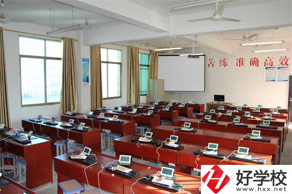婁底市第一職業(yè)中學有五年制專業(yè)嗎？錄取要求高嗎？