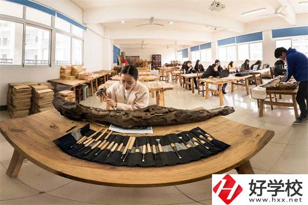 湘西有學習中西面點的學校嗎？專業(yè)好就業(yè)嗎？