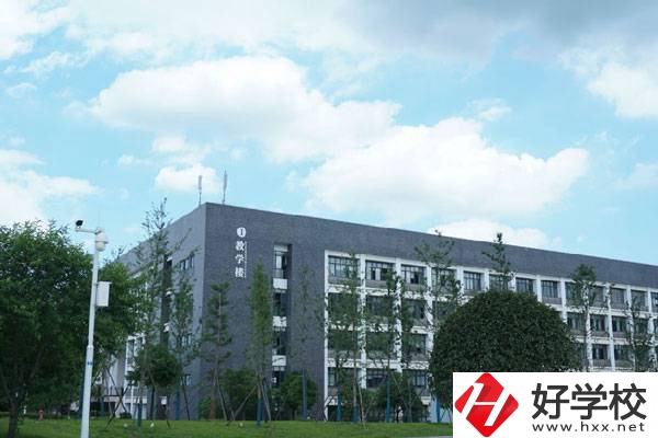 湖南吉利汽車職業(yè)技術(shù)學院(中職部)教學樓