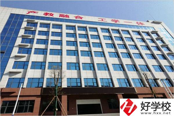 婁底冷江哪個(gè)技校比較好？是公辦還是民辦？