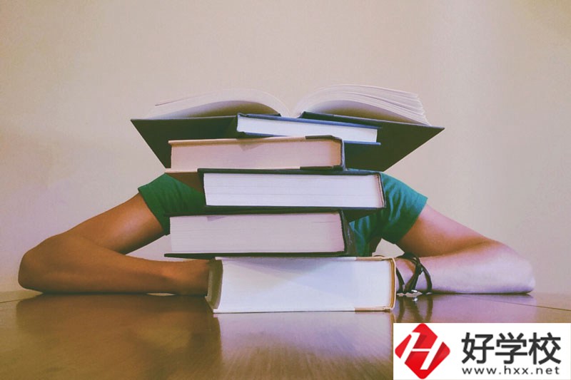 如何選擇一個(gè)適合自己的懷化中專學(xué)校？
