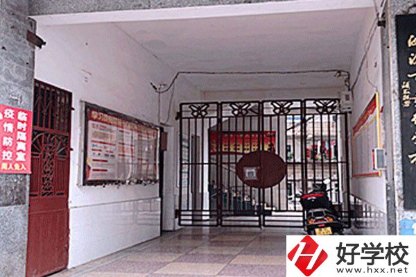 漣源市藝術(shù)學(xué)校是公辦還是民辦？學(xué)費貴不貴？