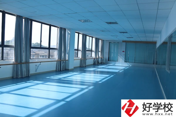 長沙華中涉外職業(yè)高中辦學(xué)條件怎么樣？
