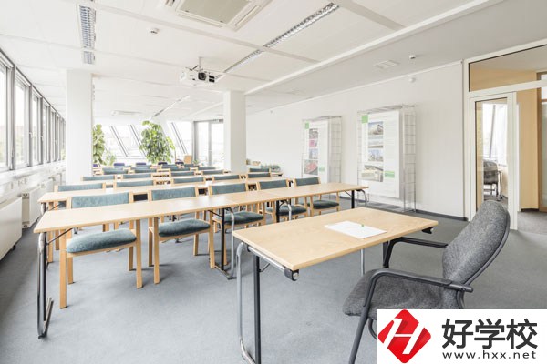 湖南耒陽師范有什么專業(yè)？學(xué)費(fèi)貴不貴？